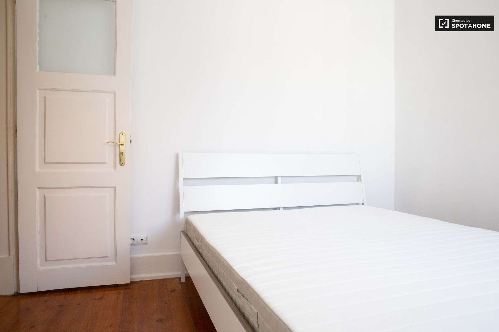 Renovated 3-bedroom apartment for rent in Graça e São Vicente