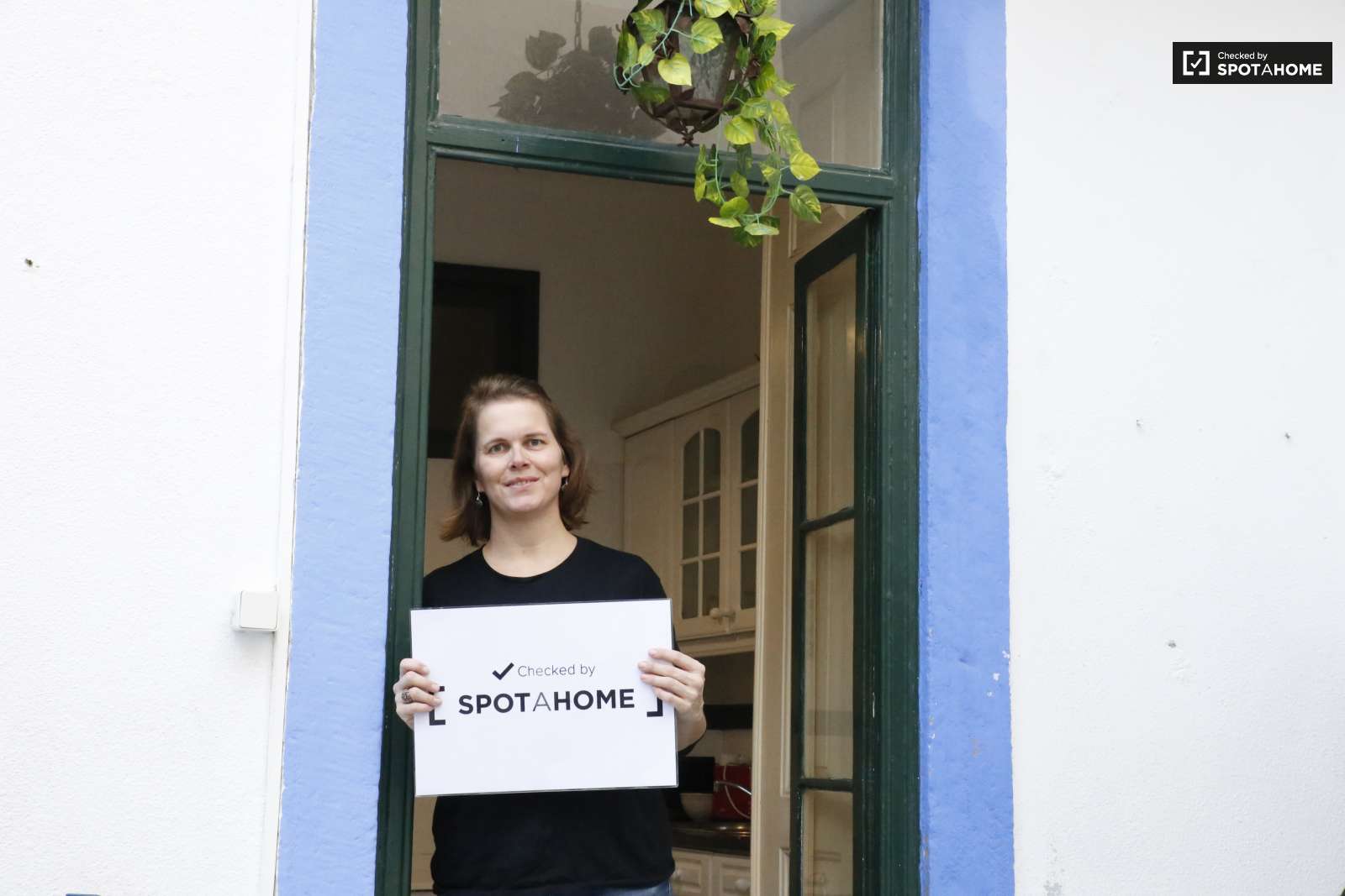 Excellent 3-bedroom apartment for rent near Feira da Ladra in Graça