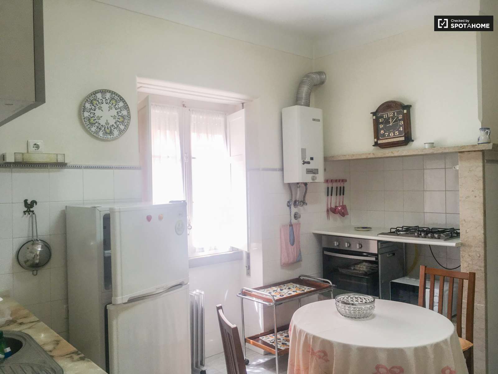 Spacious 3-bedroom apartment for rent in Areeiro