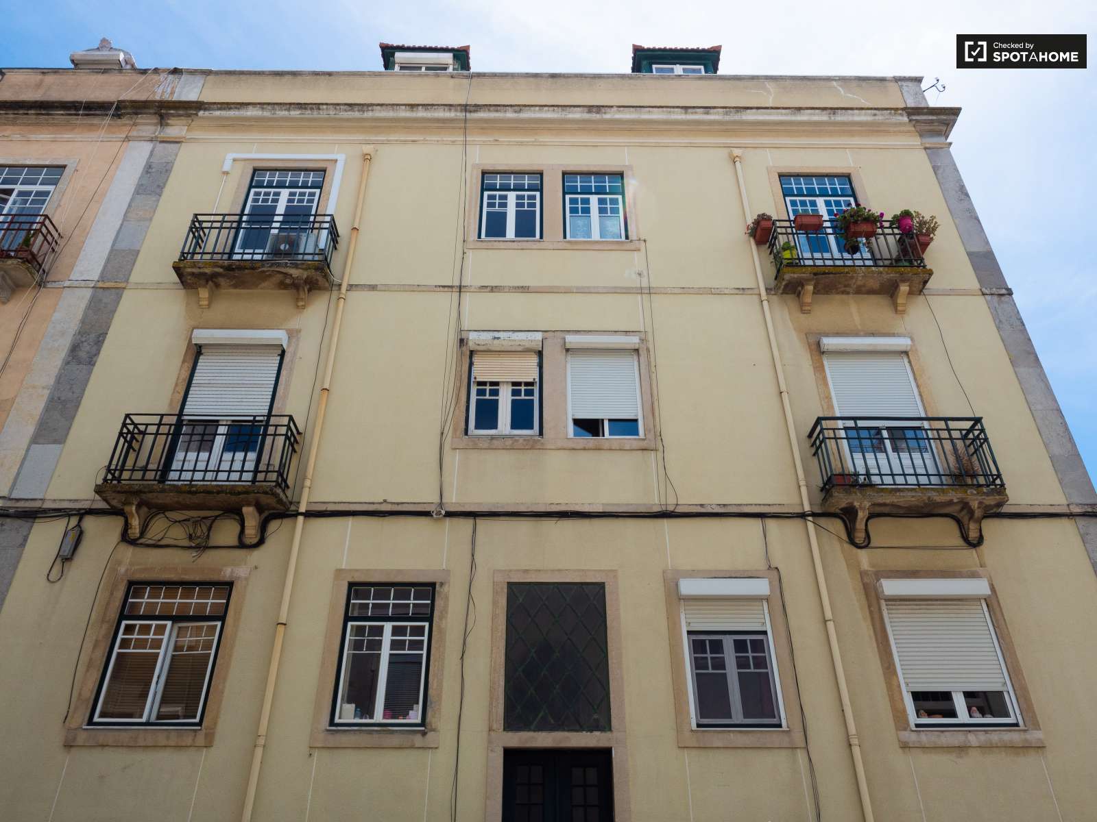 Chic 2-bedroom apartment for rent in Penha de França