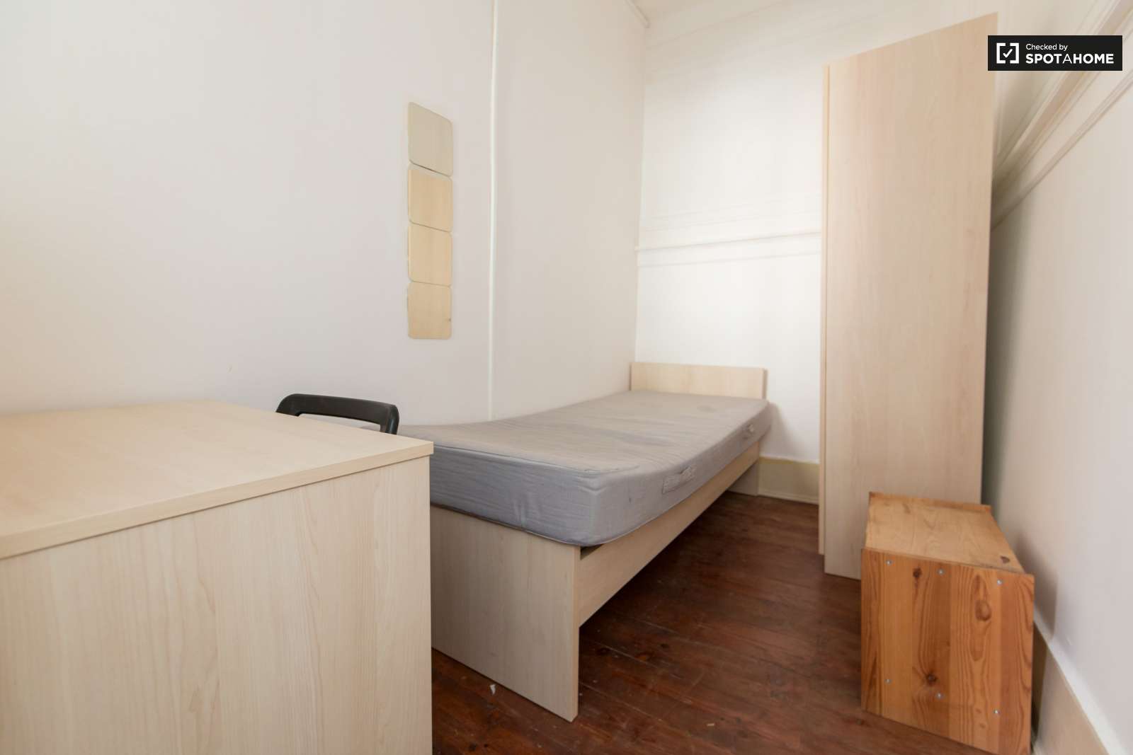 Single Bed in Furnished rooms for rent in 7-bedroom apartment in Avenidas Nova