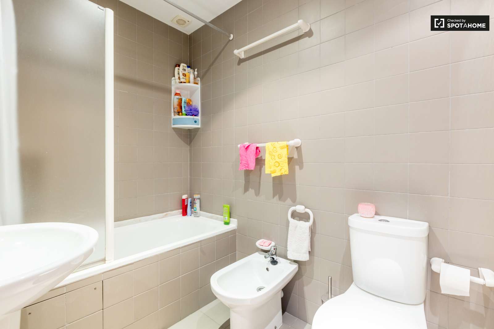 Twin Beds in Rooms for rent in 3-bedroom apartment in Lumiar