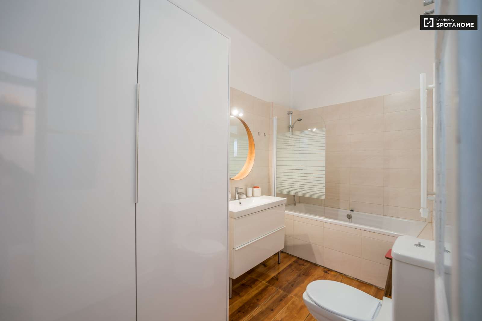 Beautiful 1-bedroom duplex apartment with terrace for rent in Santos