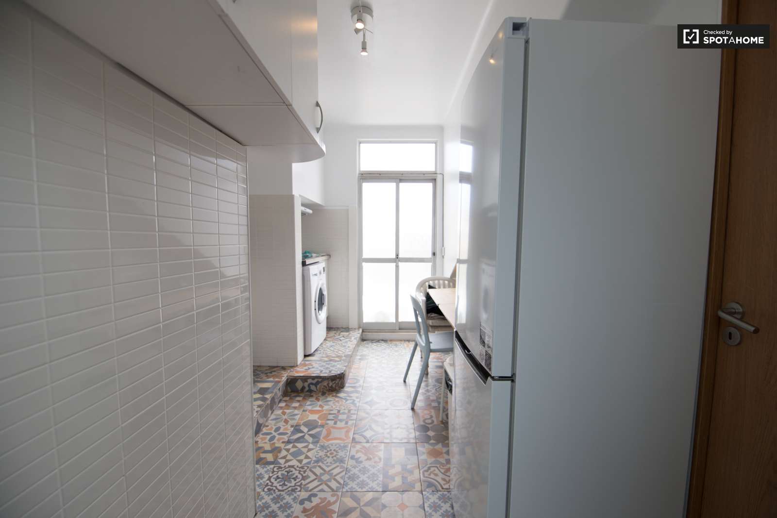 Single Bed in Rooms for rent in 6-bedroom apartment in Alcântara