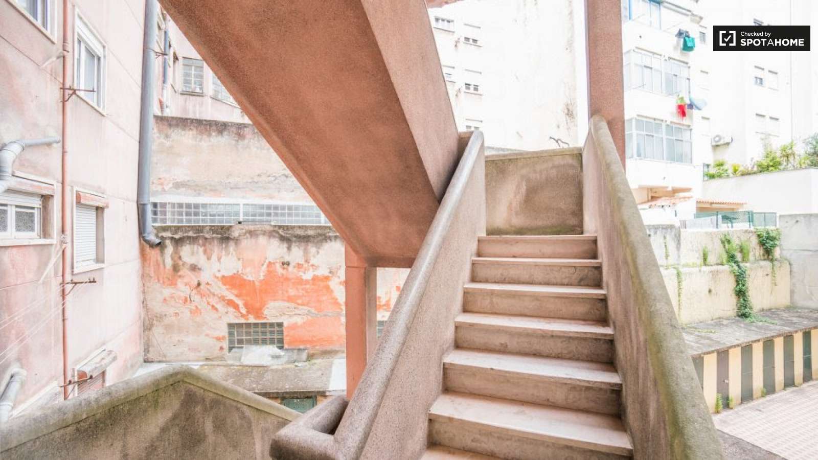 Fantastico Quarto Com Vista Sobre o Tejo e Ponte 25 Abril