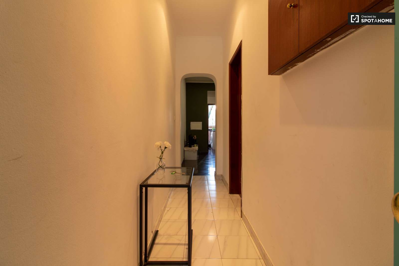 Spacious 2-bedroom apartment for rent in Arroios