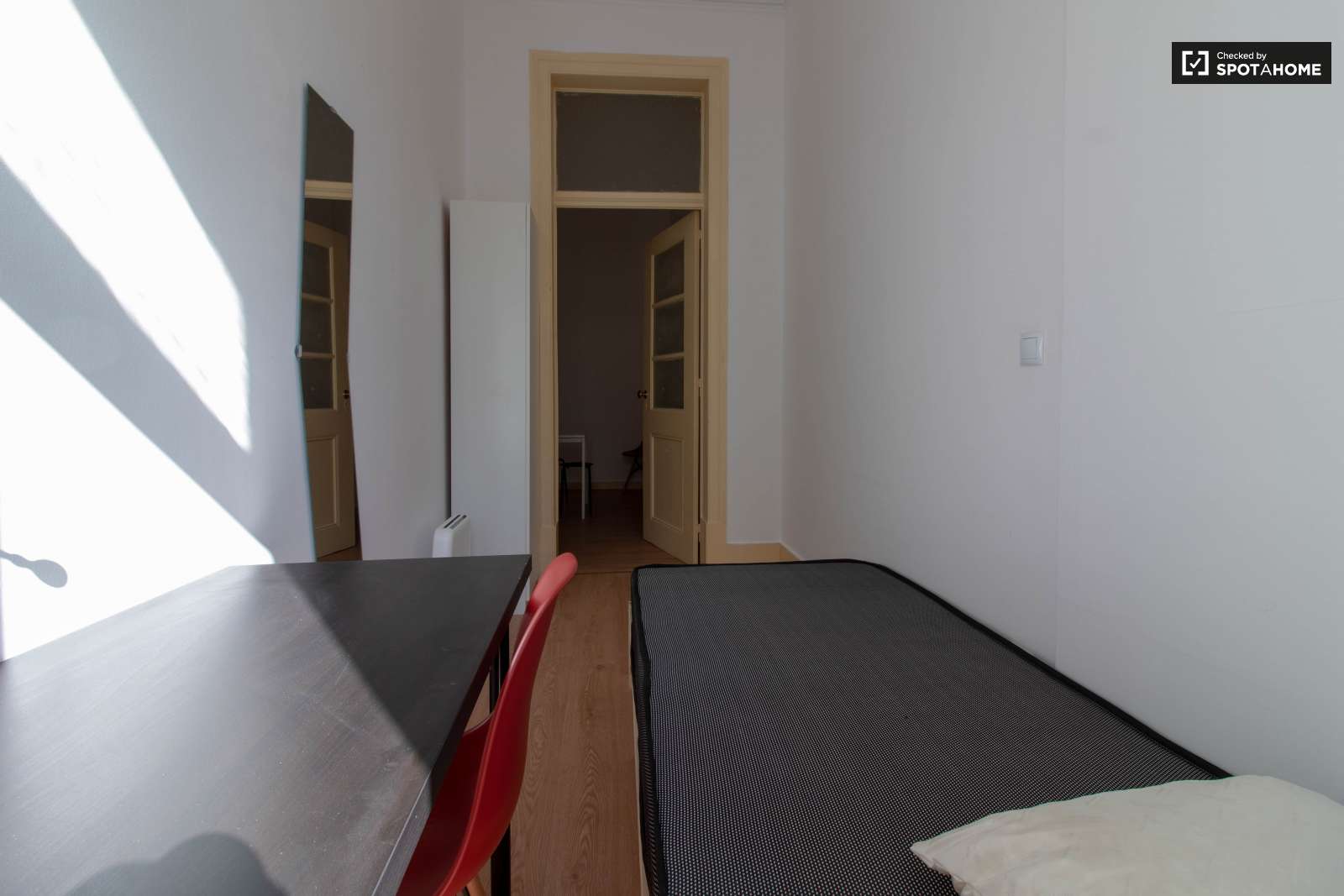 Single Bed in Rooms to rent in 8-bedroom apartment near Instituto Superior Técnico in Arroios