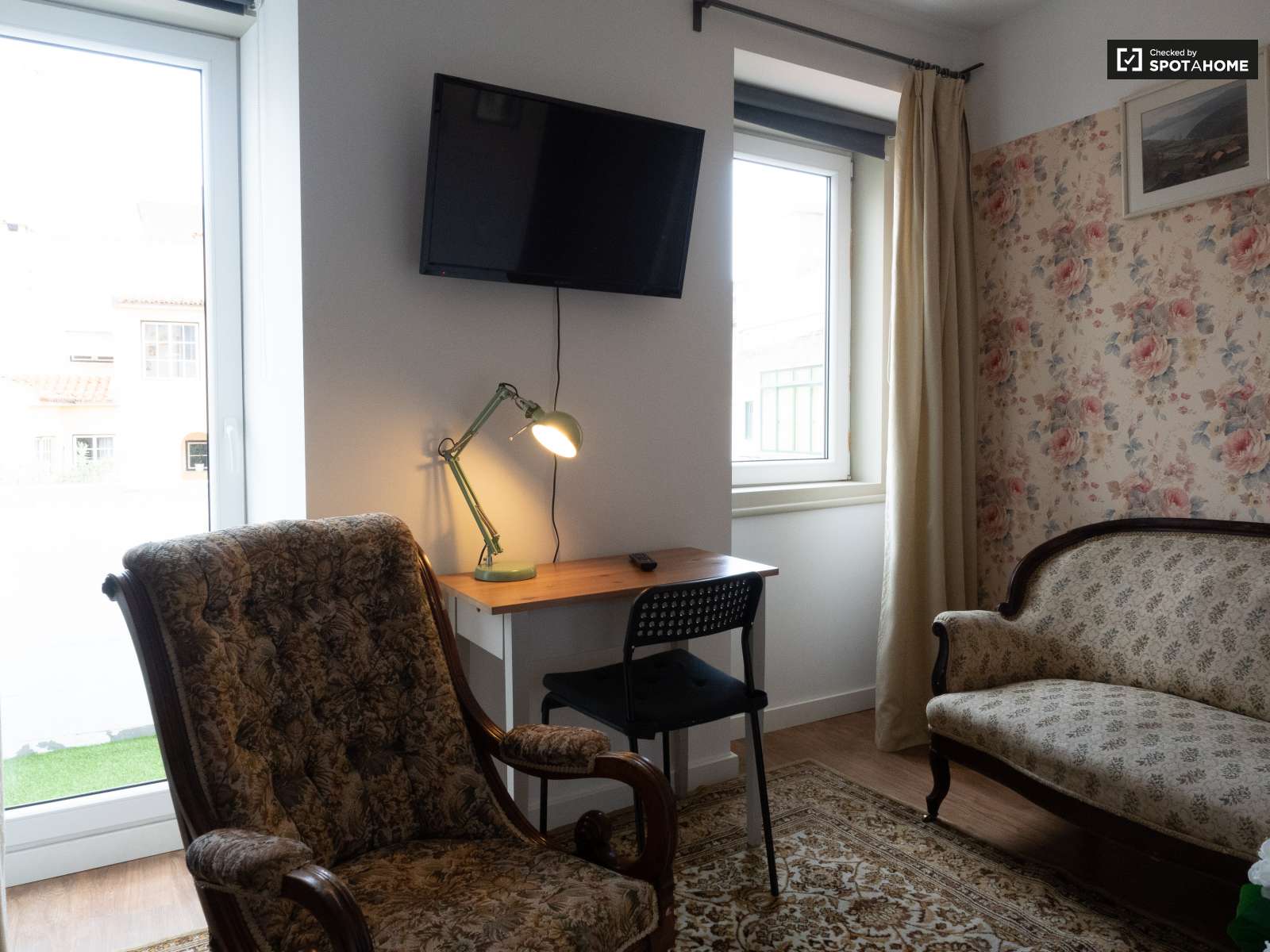 Chic 2-bedroom apartment for rent in Estrela