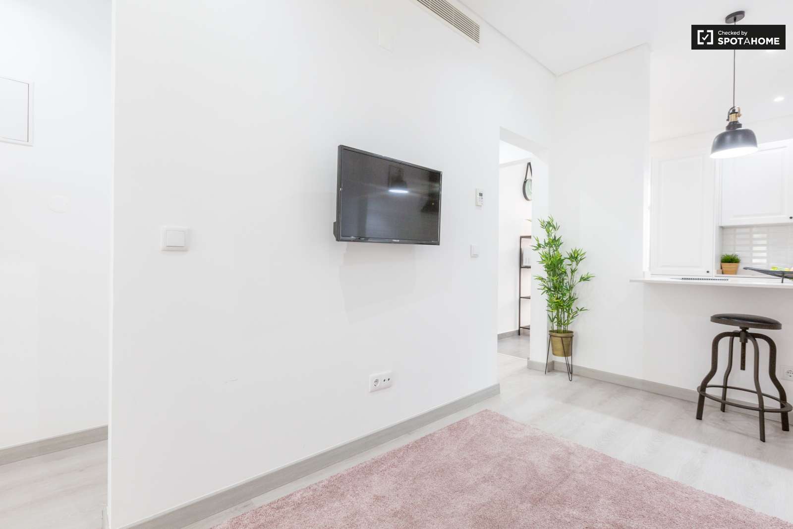 Cozy 1-bedroom apartment for rent near Metro in Olaias