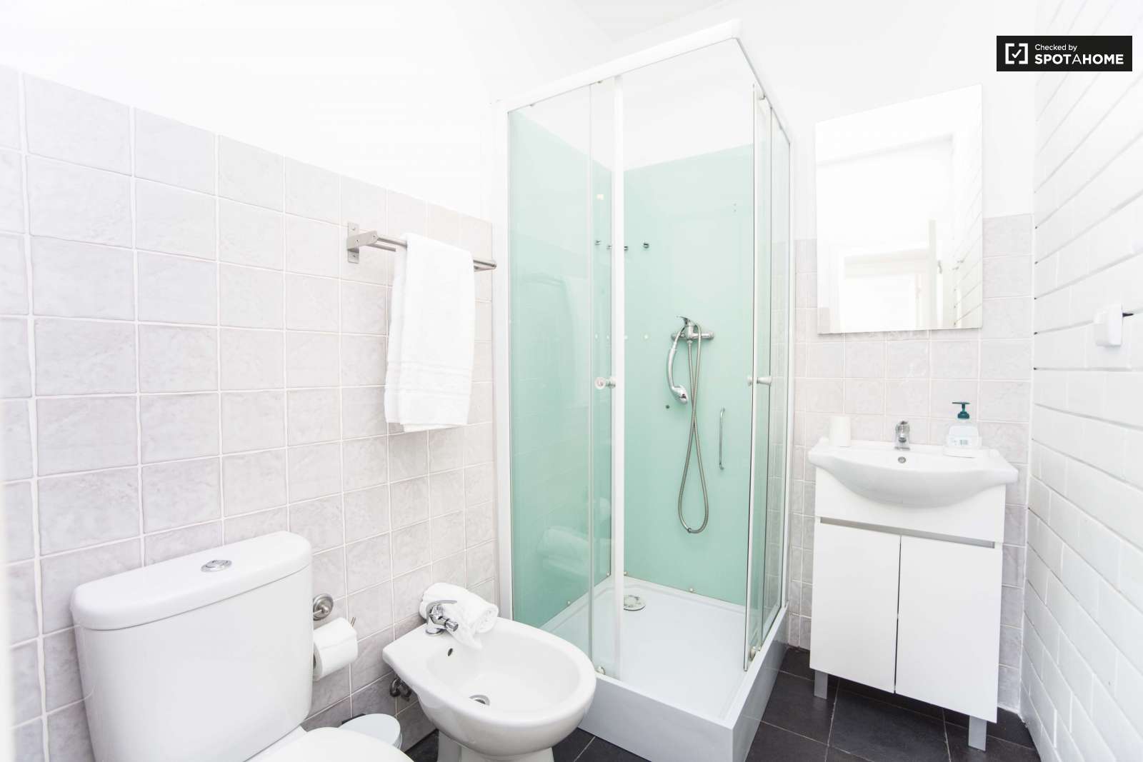 2-bedroom apartment for rent in Arroios