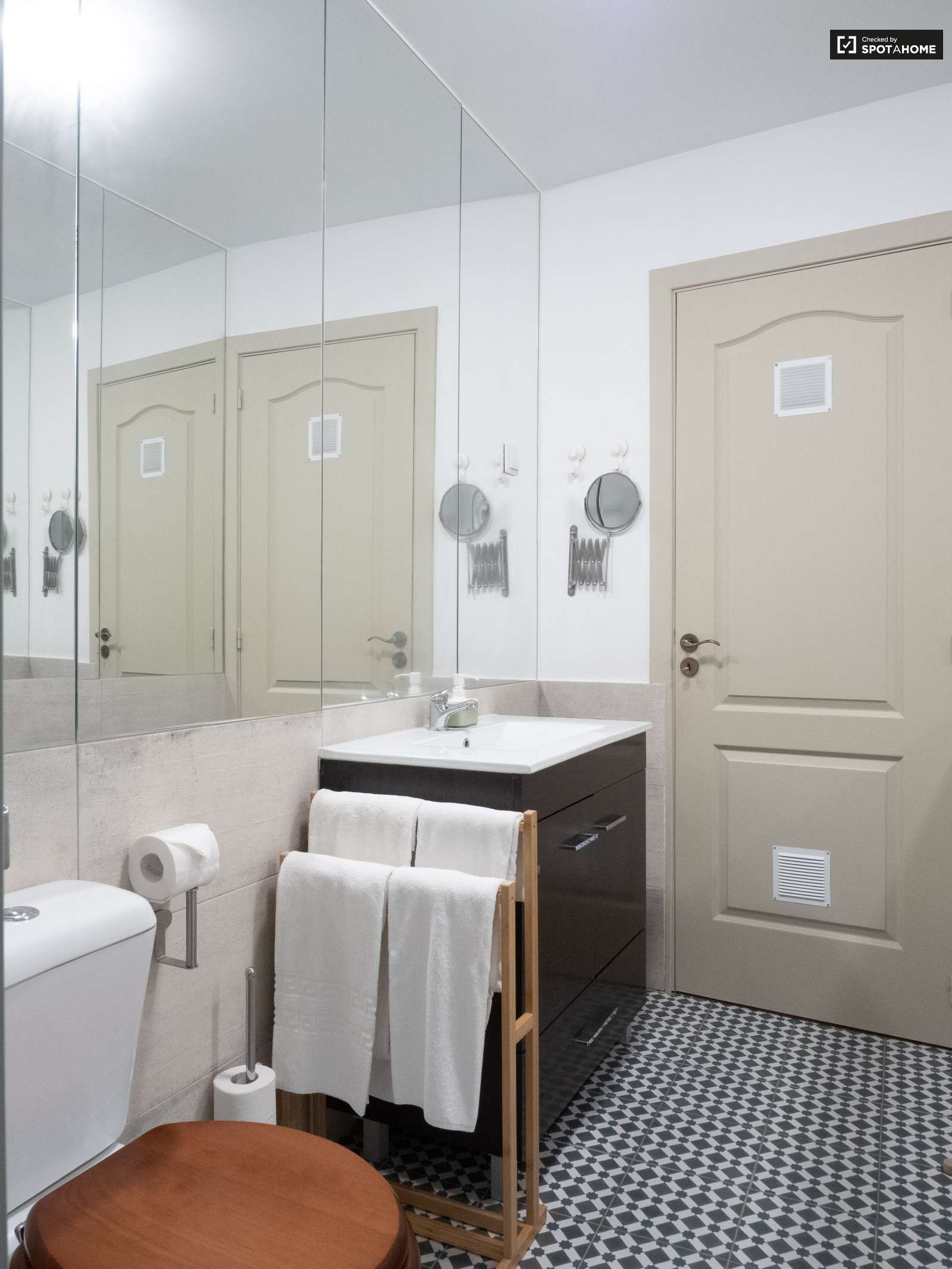 Charming 2-bedroom apartment for rent in Estrela