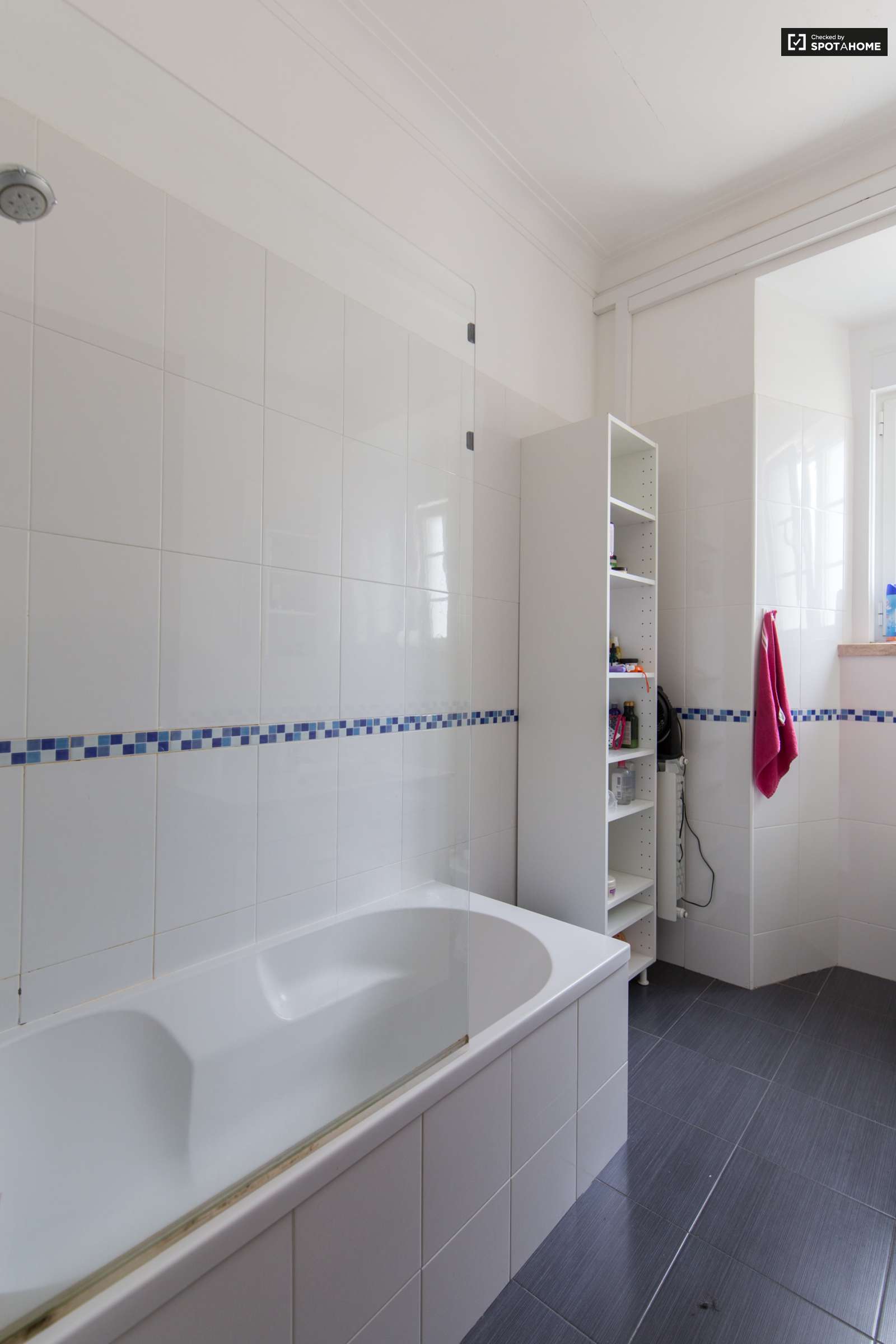 Apartamento com 2 quartos perto de Santa Apolónia