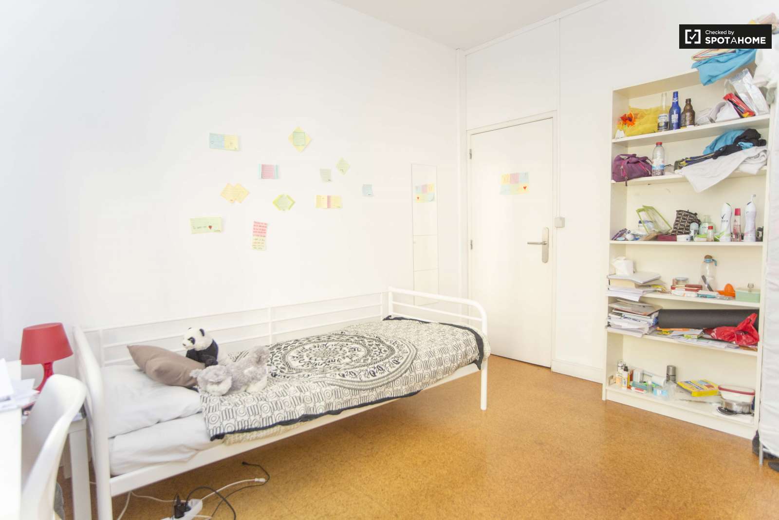 Single Bed in Furnished rooms for rent in super cool shared students residence in Avenidas Nova