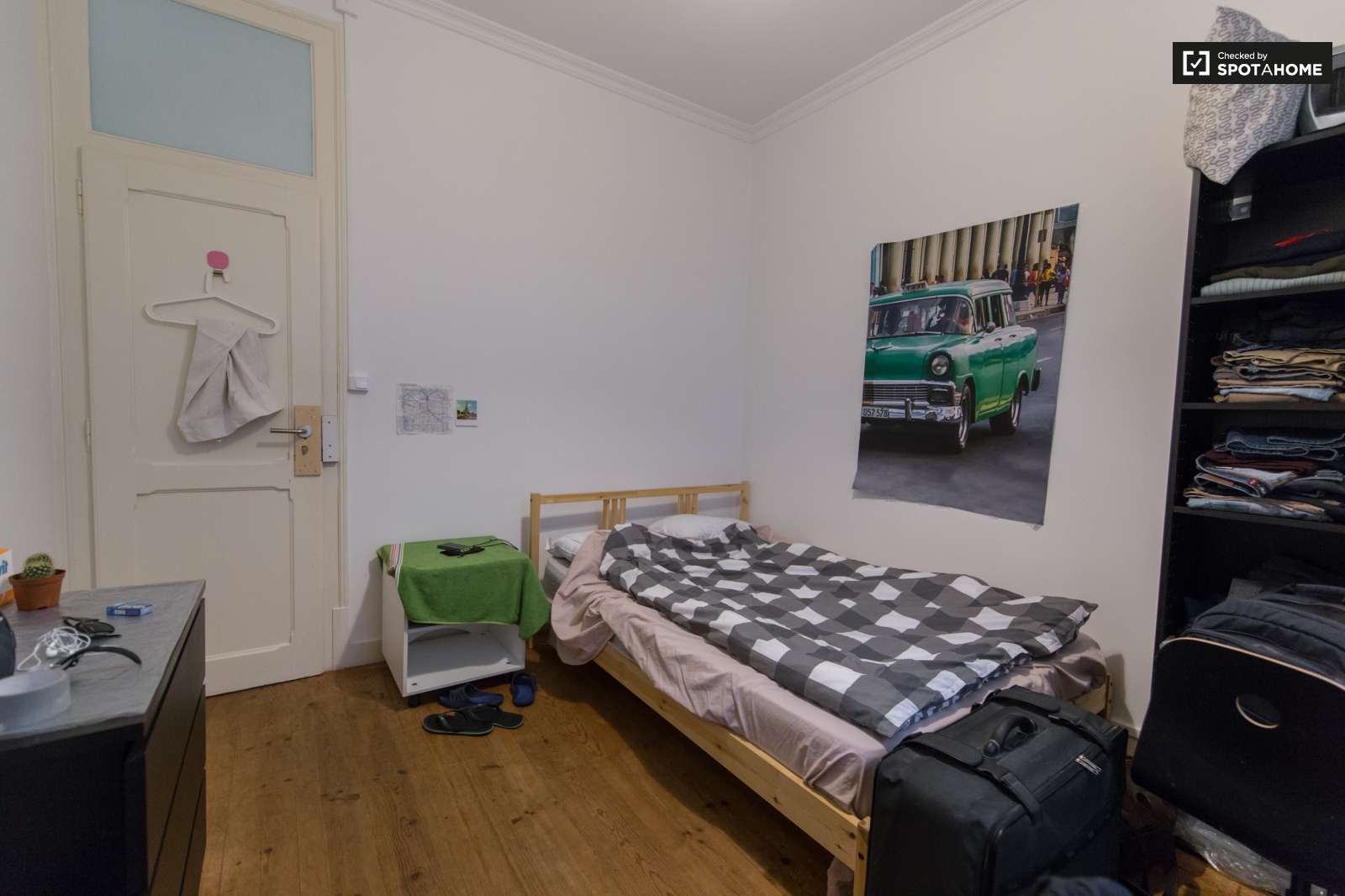 Double bed in Rooms for rent in modern 7-bedroom apartment in Avenidas Novas