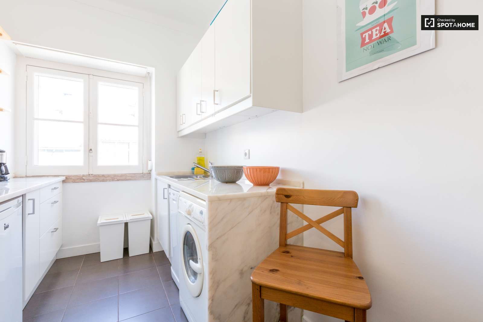 Quarto em apartamento zona nobre cidade Lisboa a 3 minutos do Instituto Superior Técnico