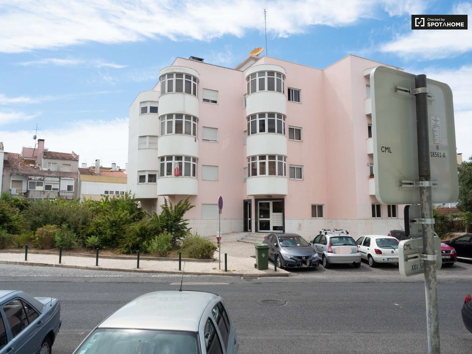 Stylish 1-bedroom apartment for rent in Lumiar