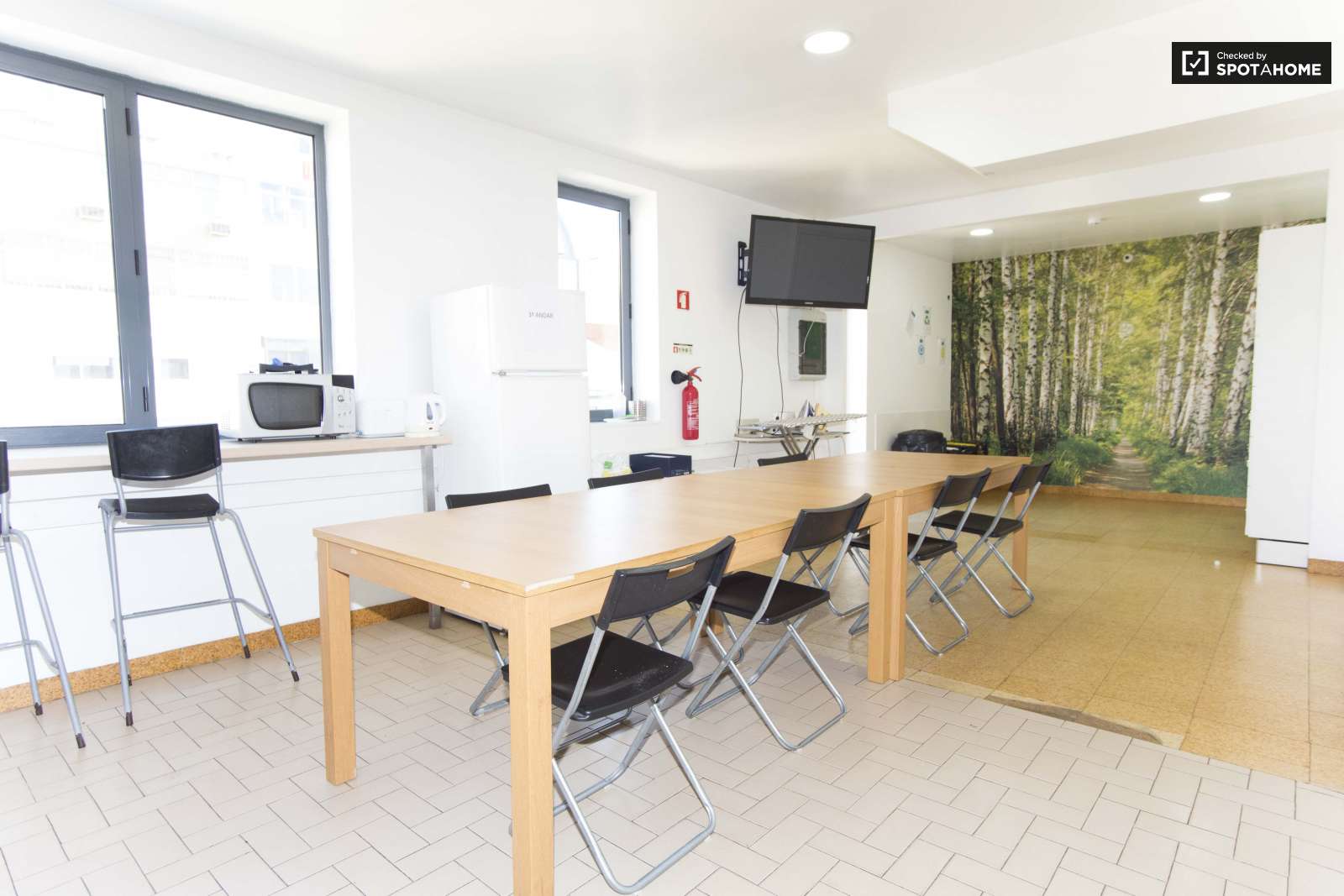 Single Bed in Furnished rooms for rent in super cool shared students residence in Avenidas Nova