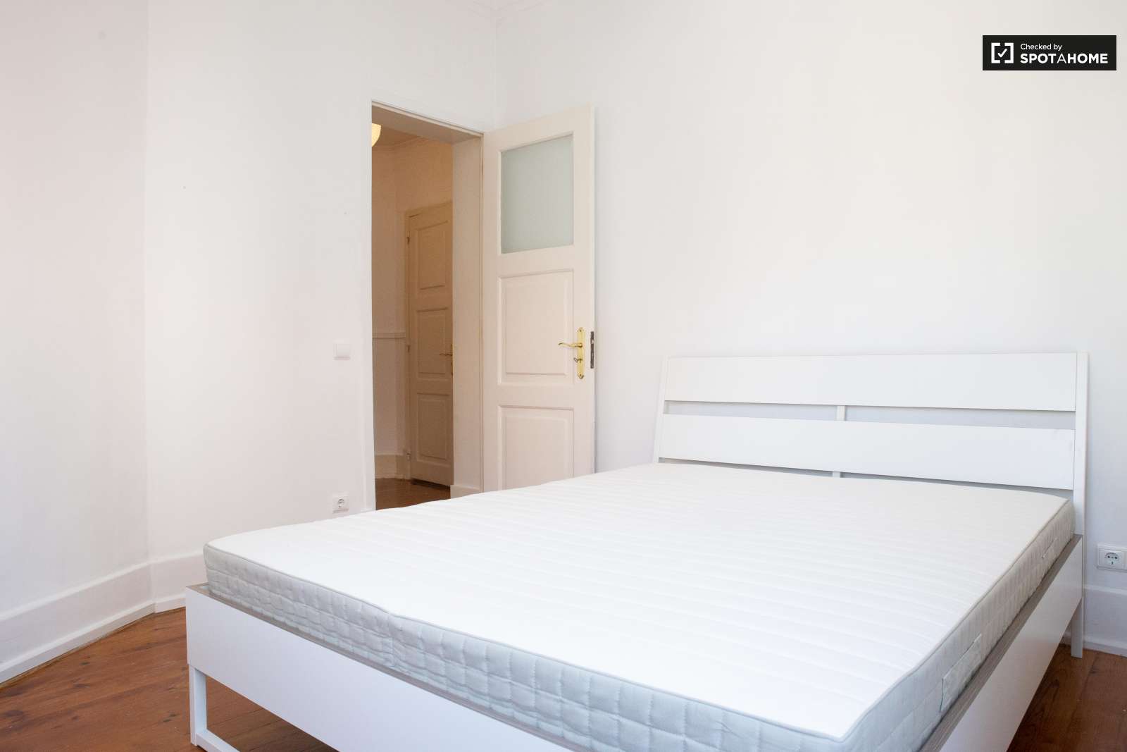 Renovated 3-bedroom apartment for rent in Graça e São Vicente