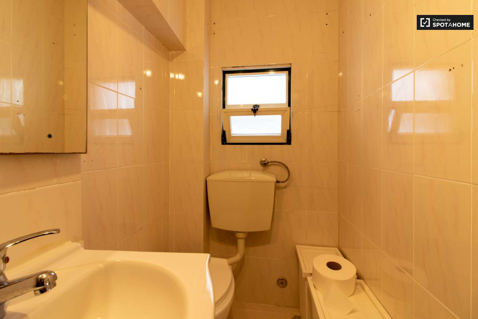 Classic 1-bedroom apartment for rent in lively Bairro Alto