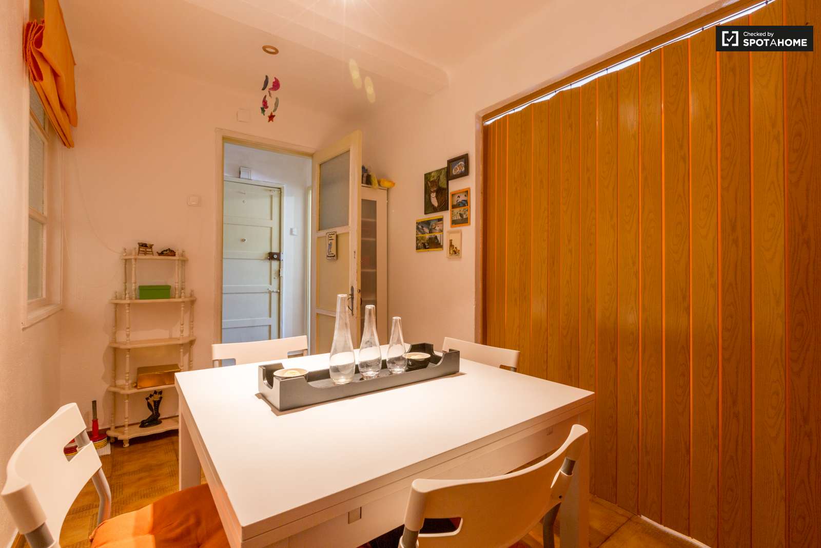 Double bed in Charming rooms for rent in lovely 3-bedroom flatshare in Beato