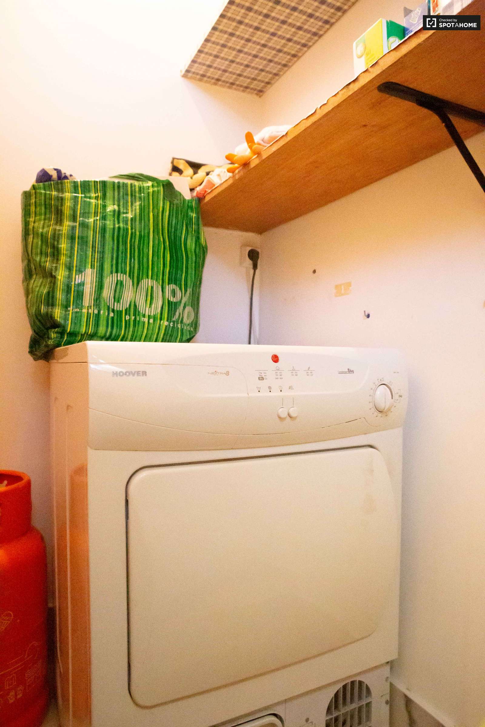 Double bed in Rooms for rent in charming 5-bedroom house in Estoril