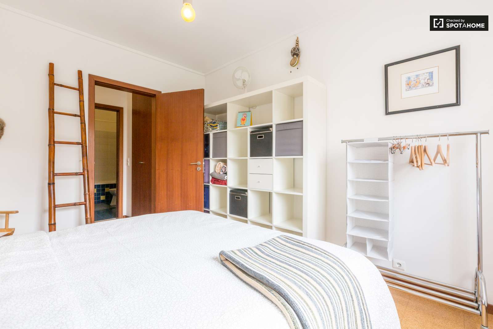 Delightful 1-bedroom apartment with parking garage for rent in Graça e São Vicente