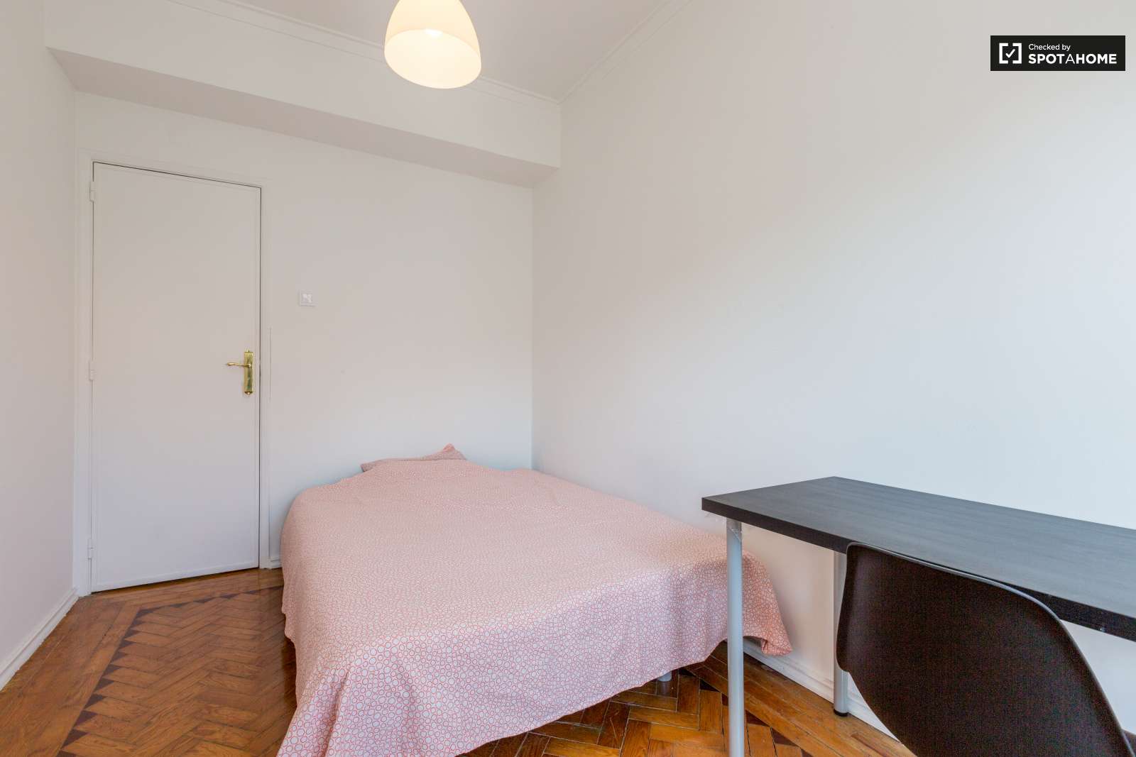 Large and Sunny apartment for Rent in Lisbon