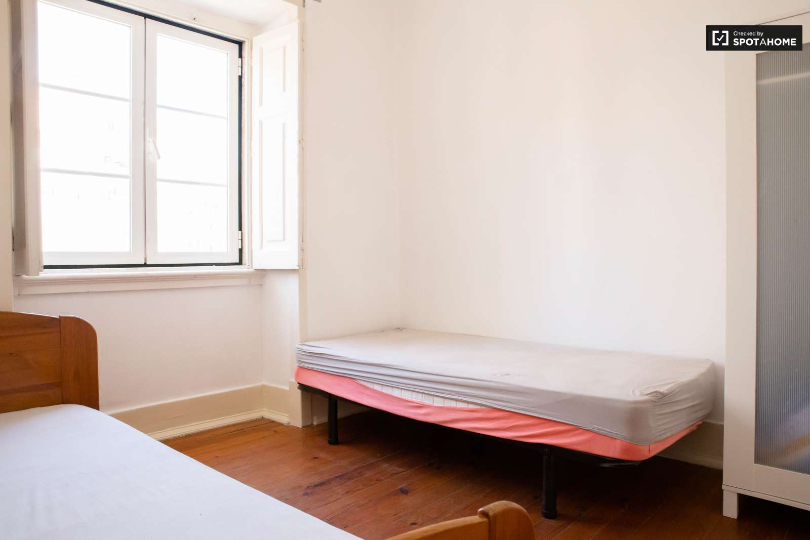 Renovated 3-bedroom apartment for rent in Graça e São Vicente