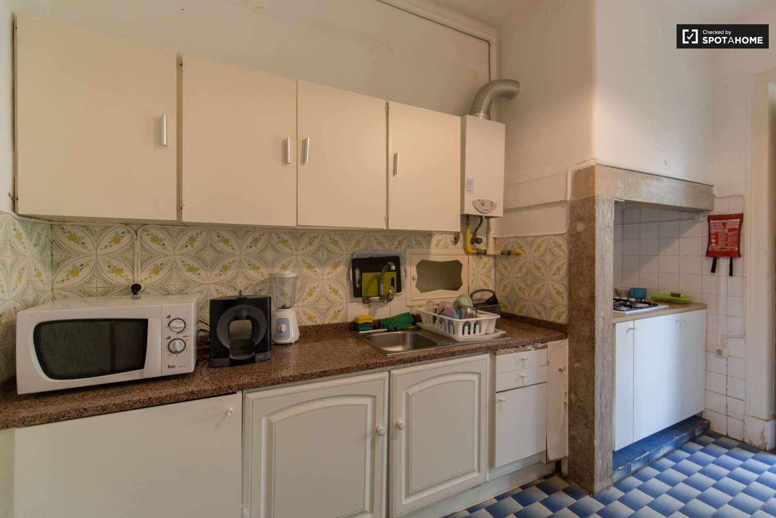 Single Bed in Modern rooms for rent in 6-bedroom apartment in Avenidas Novas