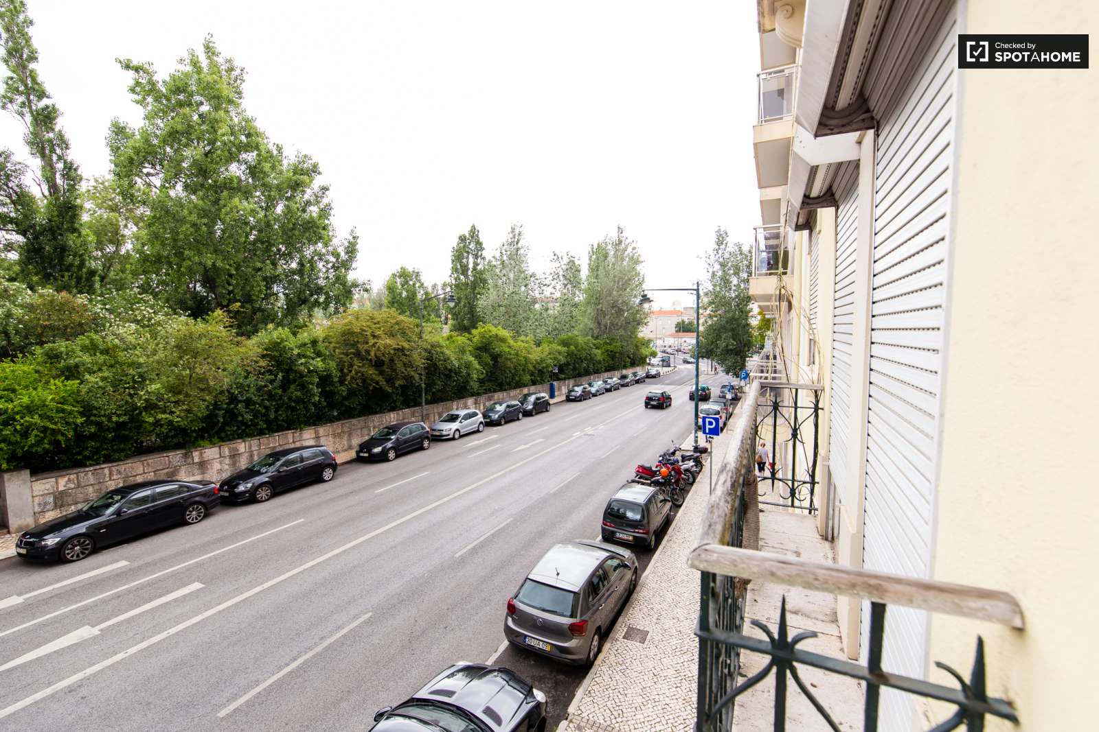 Single Bed in Modern rooms for rent in 6-bedroom apartment in Avenidas Novas