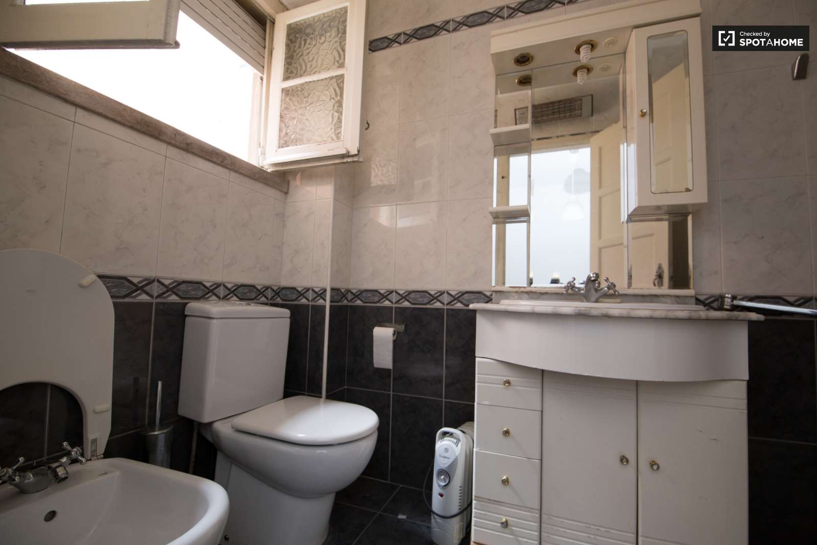 Fantastico Quarto Com Vista Sobre o Tejo e Ponte 25 Abril