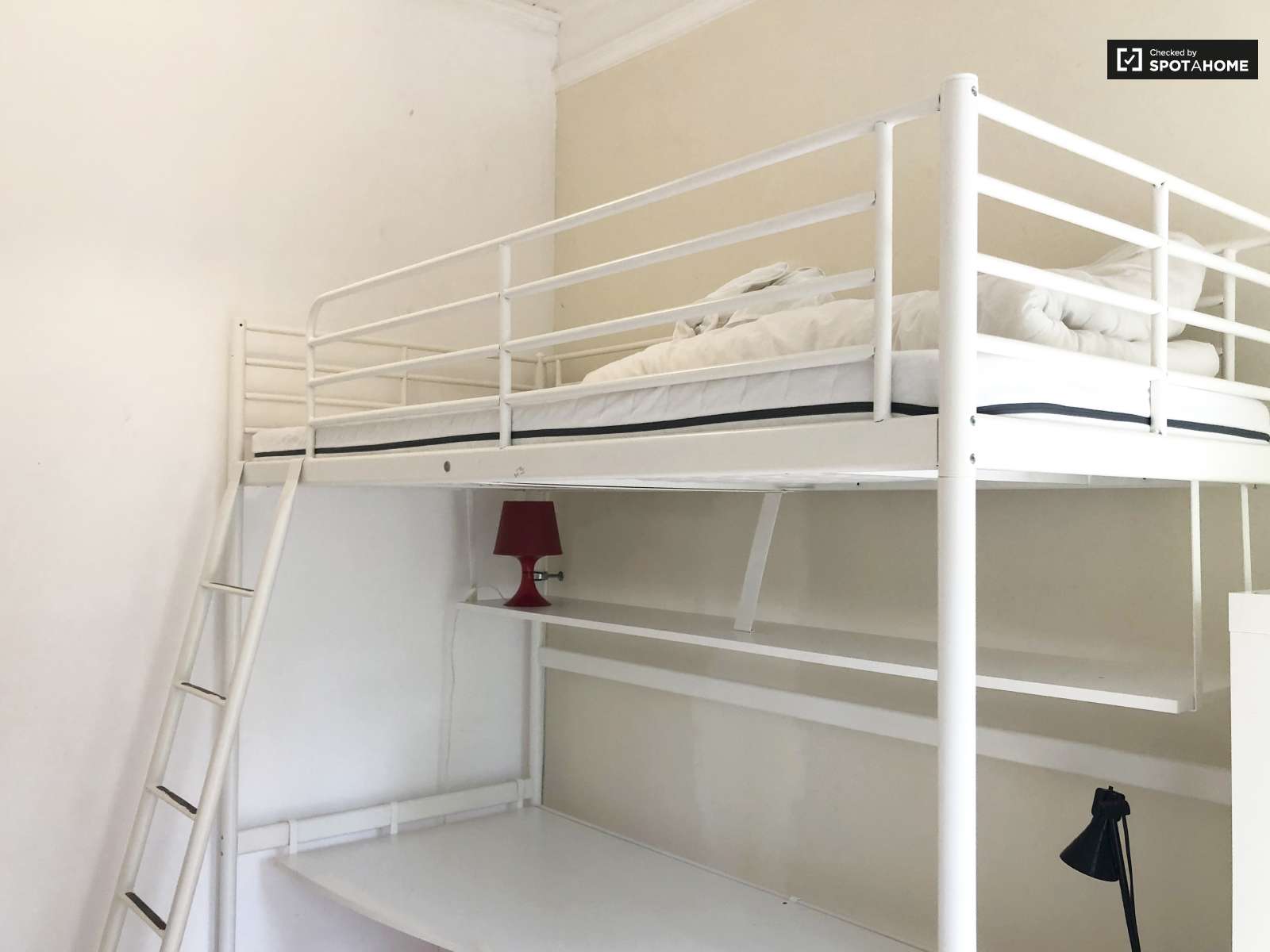 Single Bed in Furnished rooms for rent in super cool shared students residence in Avenidas Nova