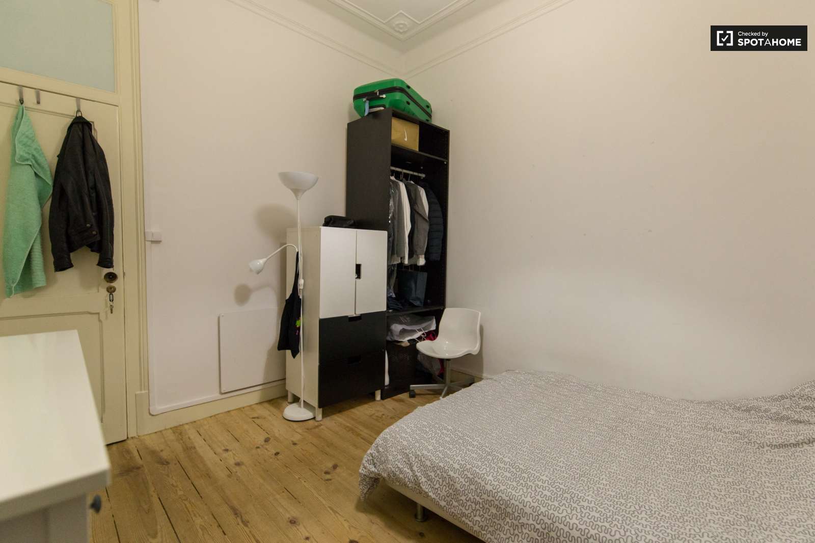 Shared Lady Bedroom For Rent In Odivelas Near Lisbon