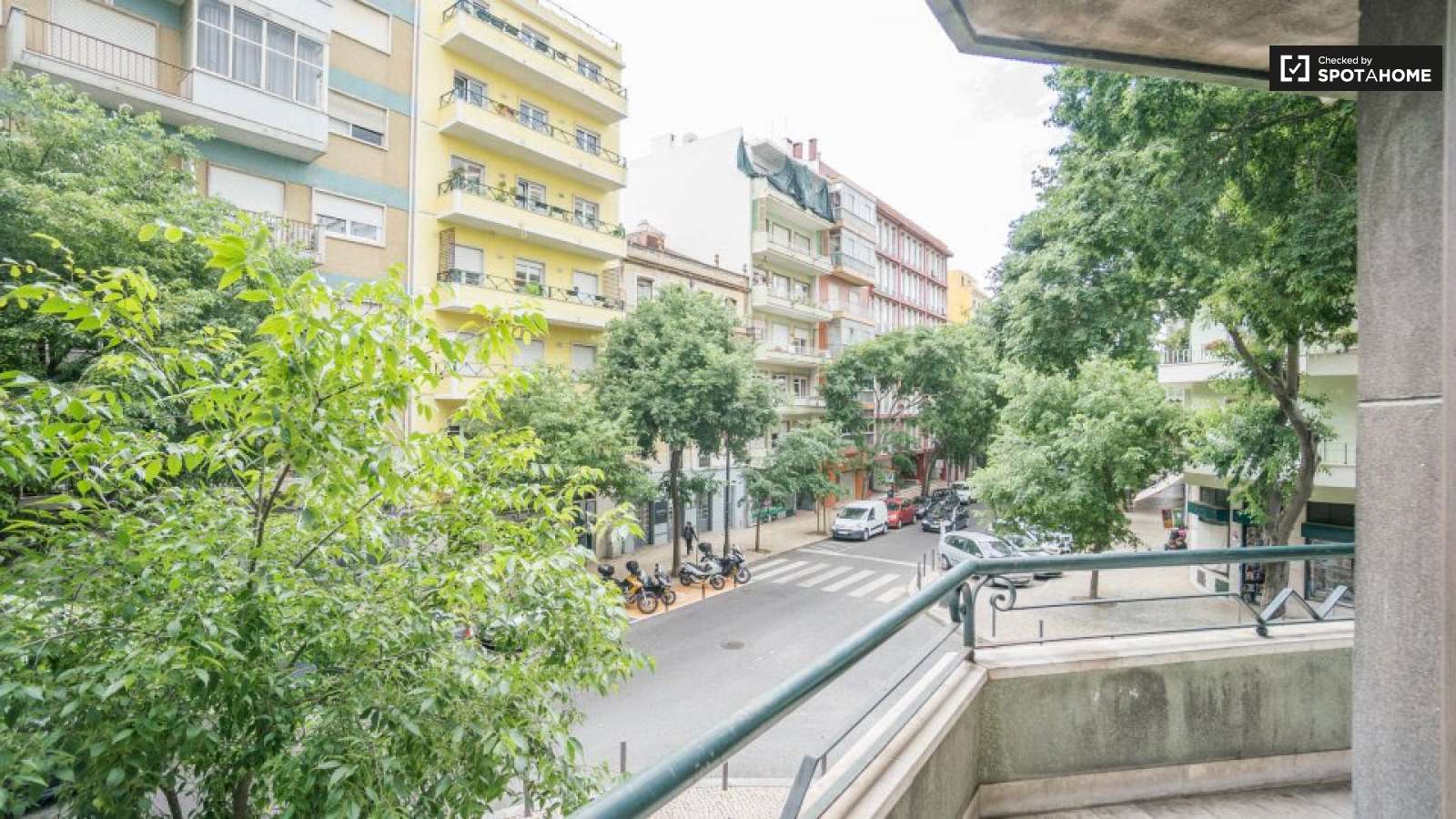 Fantastico Quarto Com Vista Sobre o Tejo e Ponte 25 Abril