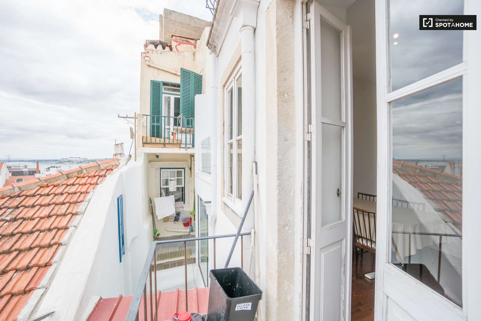 Beautiful 1-bedroom duplex apartment with terrace for rent in Santos