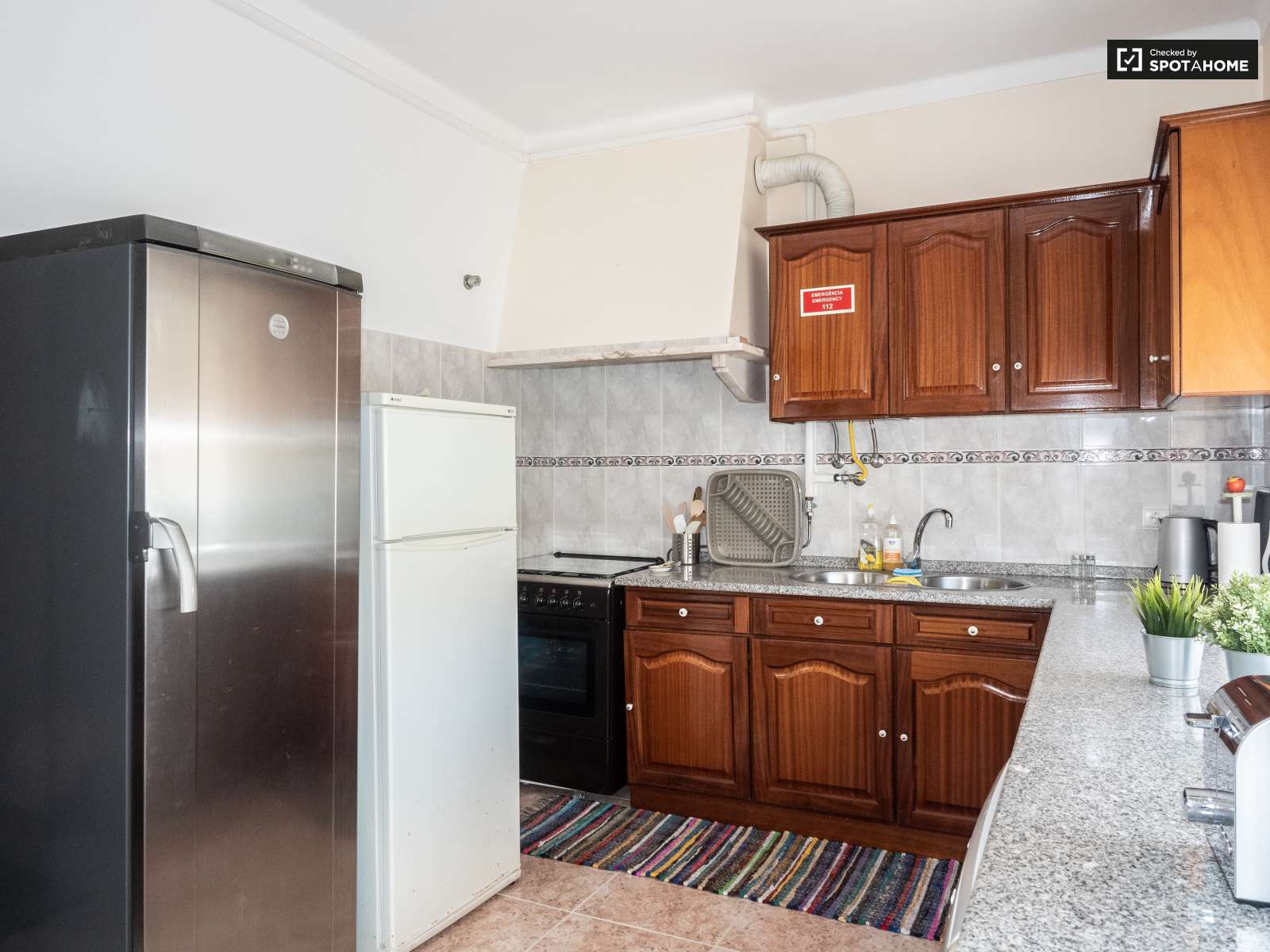 Single Bed in Rooms for rent in spacious 4-bedroom apartment in Corroios