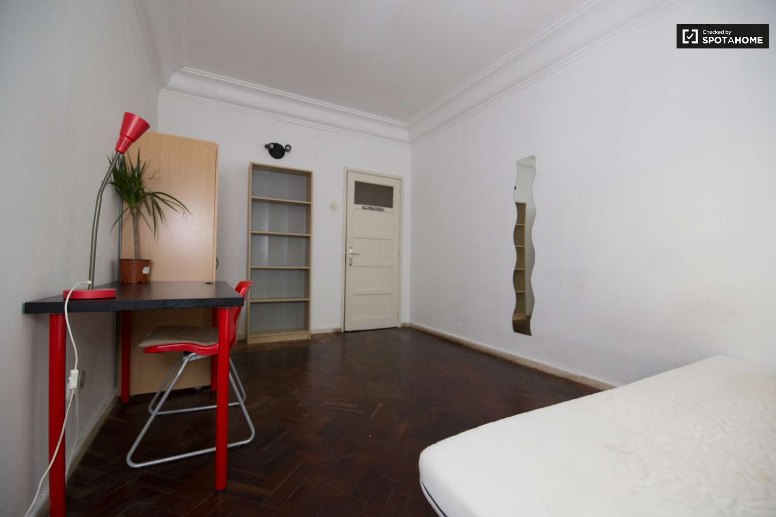 Room for rent in the center of Lisbon with a friend