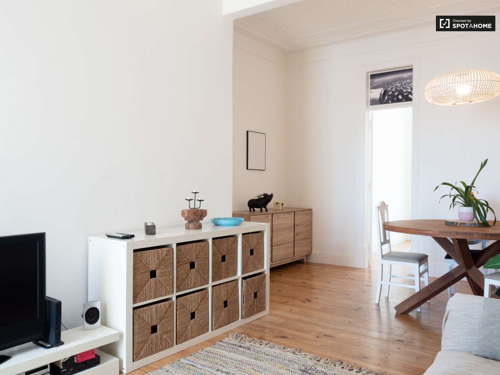 Chic 2-bedroom apartment for rent in Penha de França