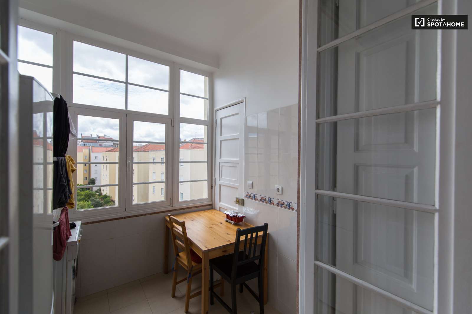 Apartamento com 2 quartos perto de Santa Apolónia