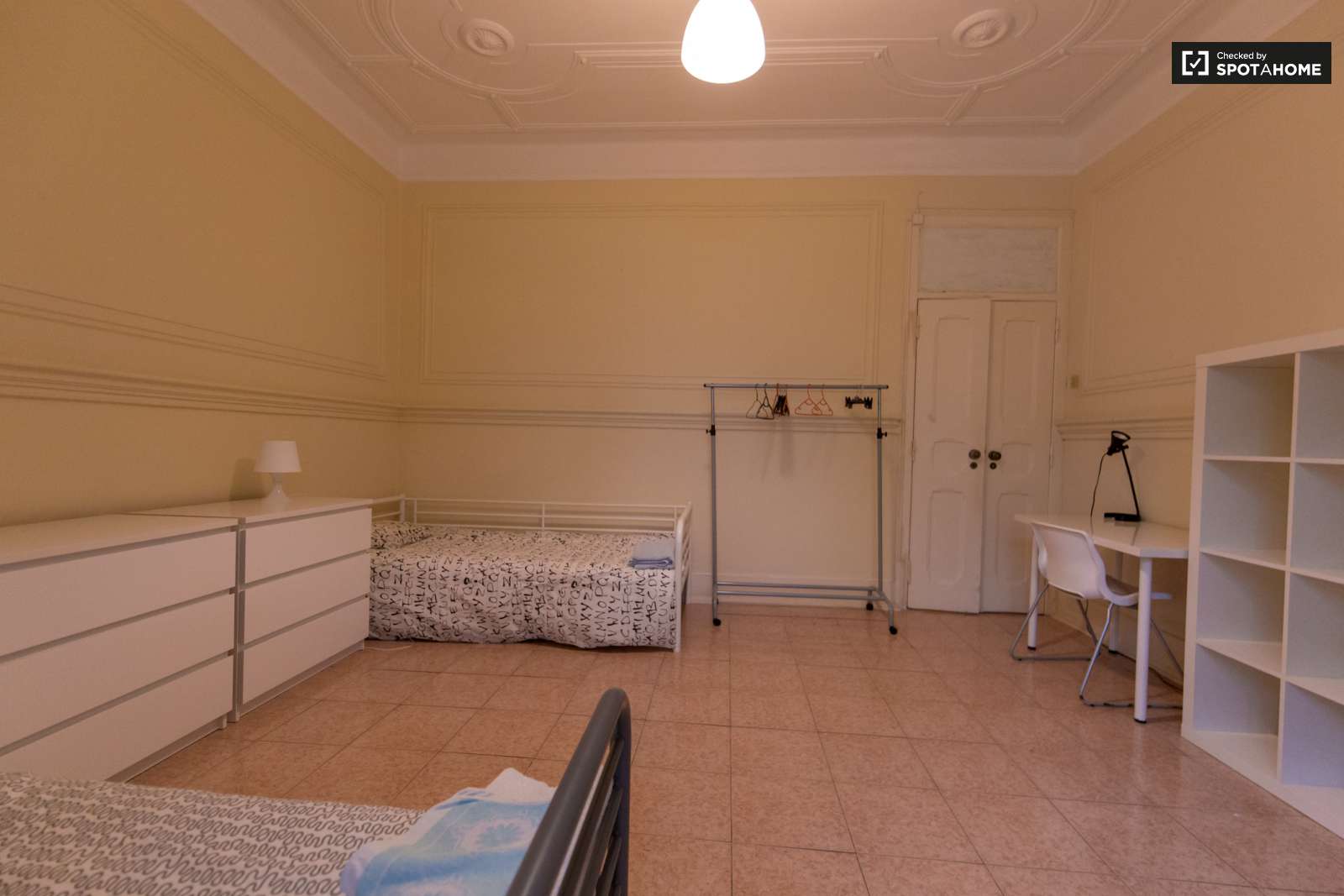 Single Bed in Modern rooms for rent in 6-bedroom apartment in Avenidas Novas