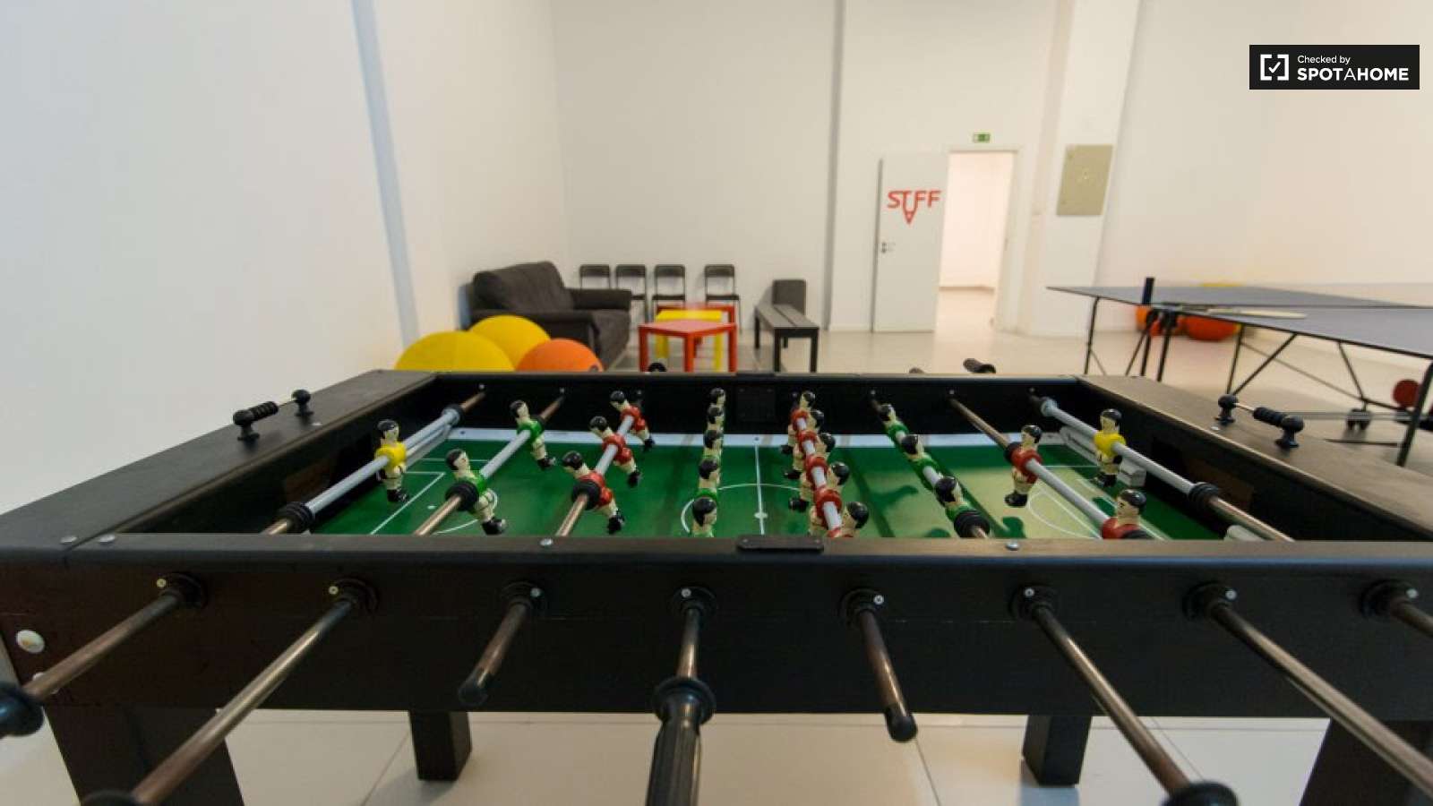 Double bed in Rooms for rent in 5-bedroom apartment near National Library of Portugal in Alvalade