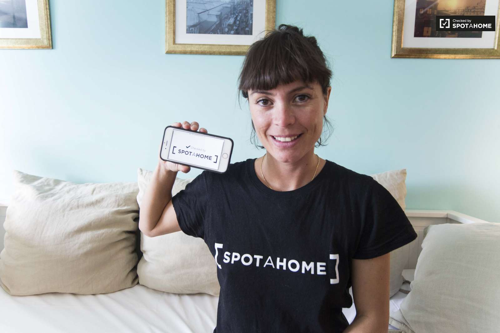 Bright studio apartment for rent close to Carmo Convent in Arroios