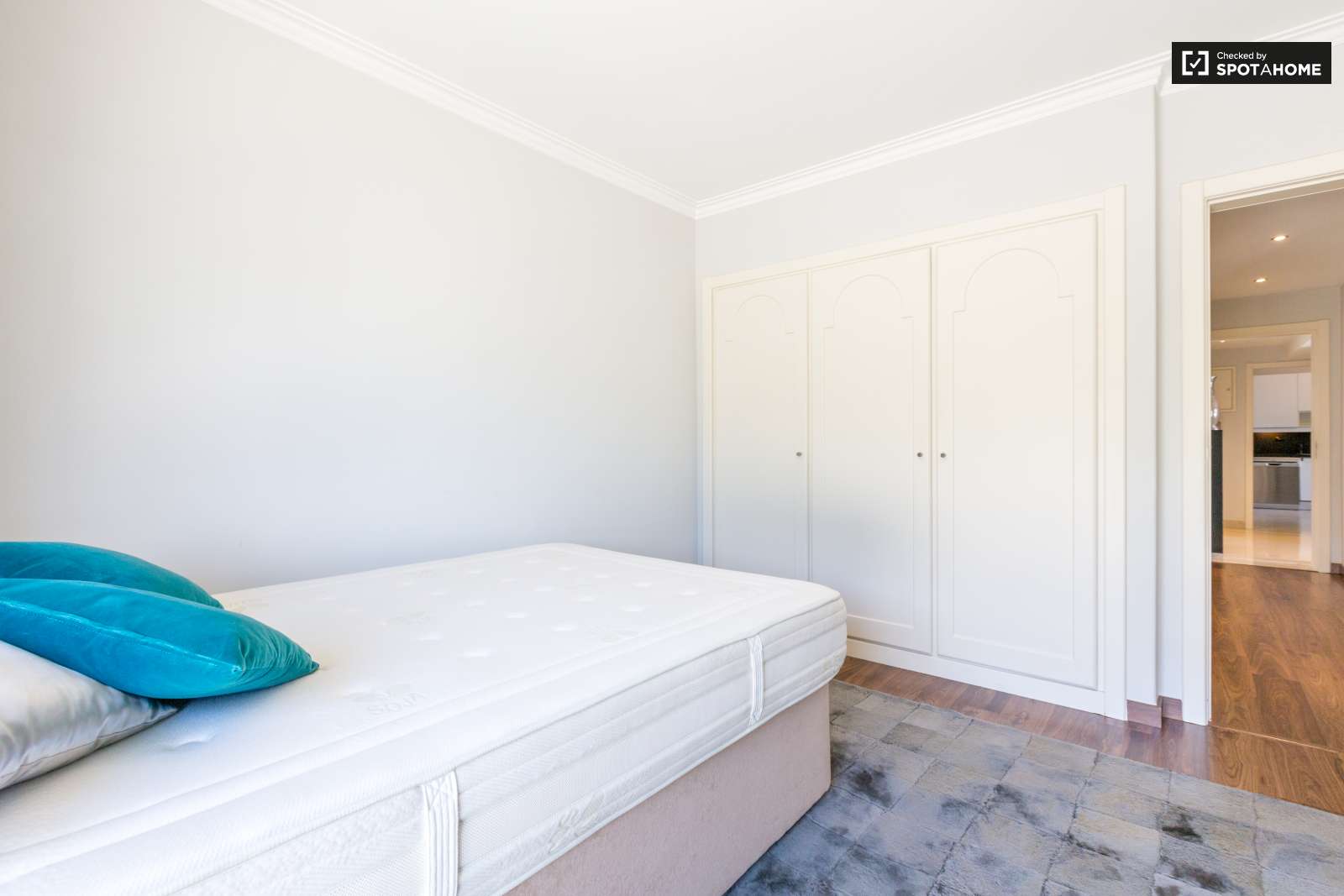 2-bedroom apartment with balcony for rent in São Domingos de Benfica