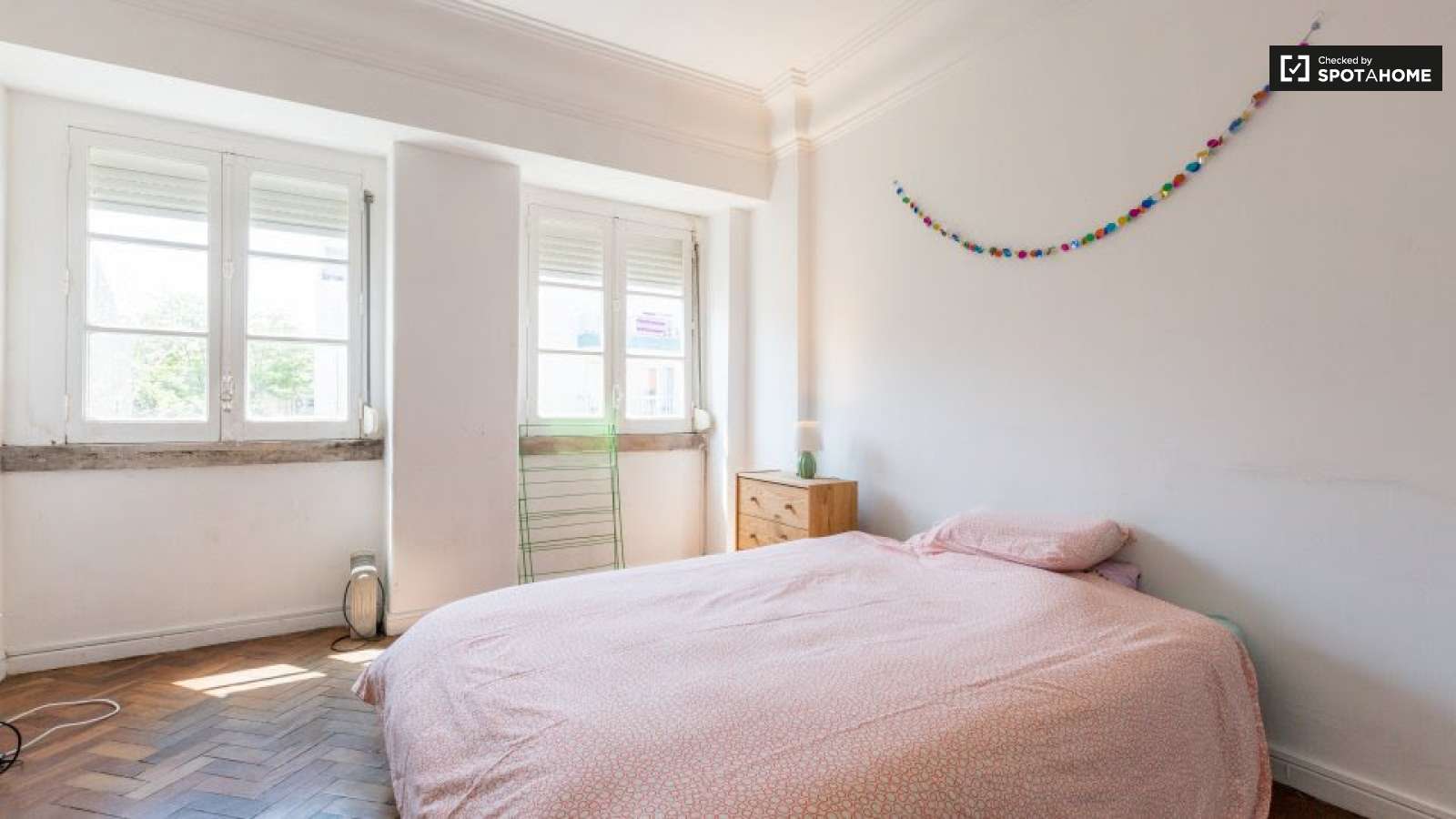 Cozy single room in Carcavelos, 10 min to the train station to Lisbon