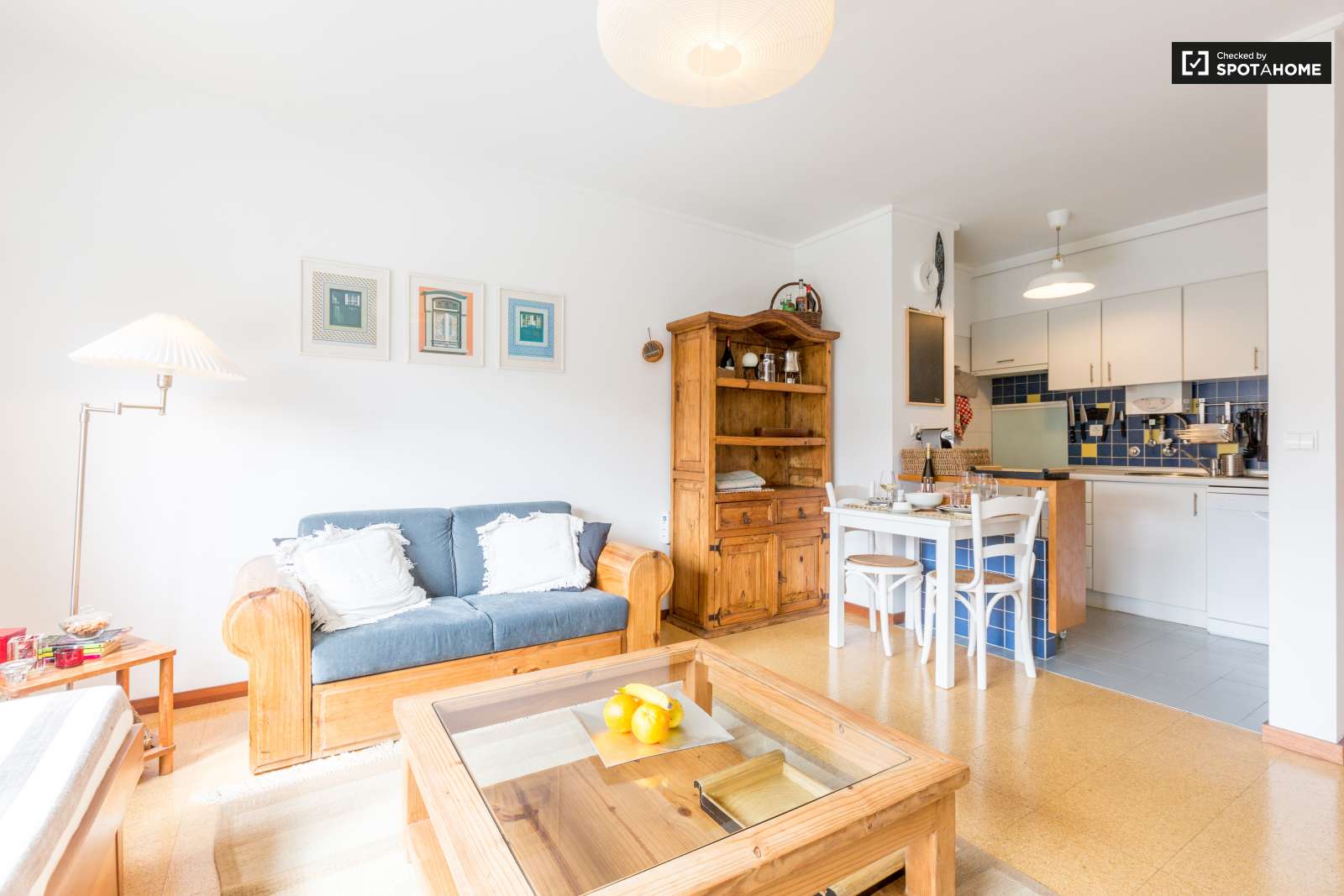 Delightful 1-bedroom apartment with parking garage for rent in Graça e São Vicente