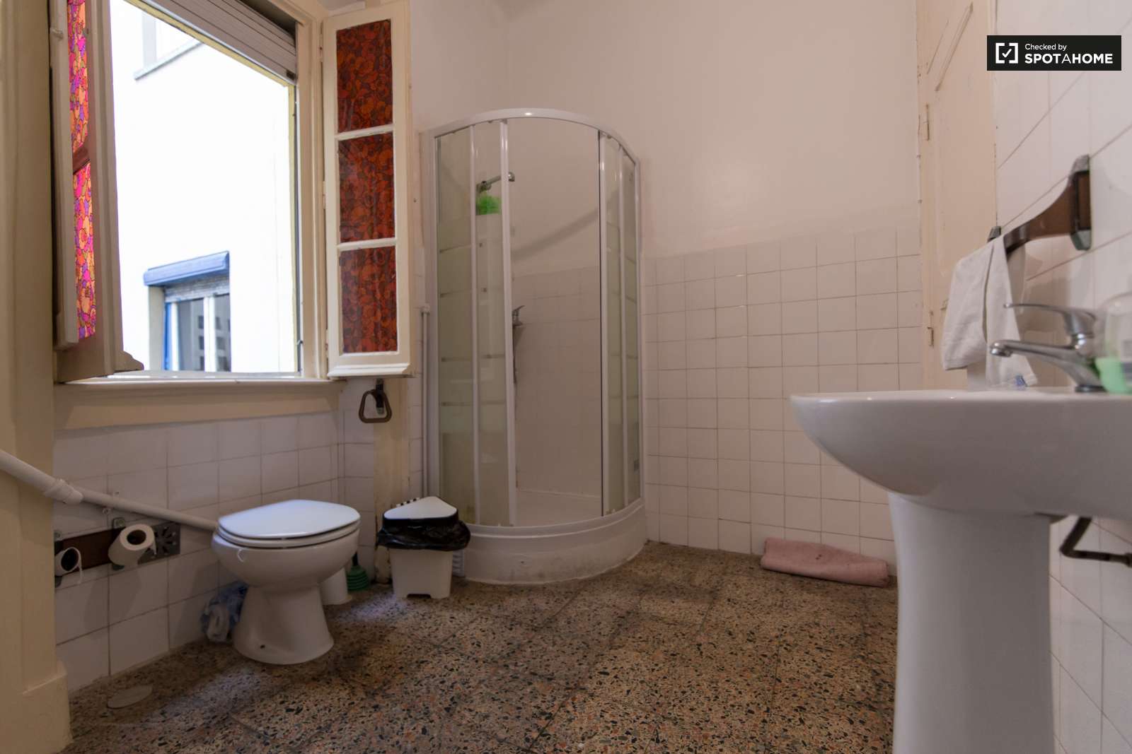 Single Bed in Modern rooms for rent in 6-bedroom apartment in Avenidas Novas