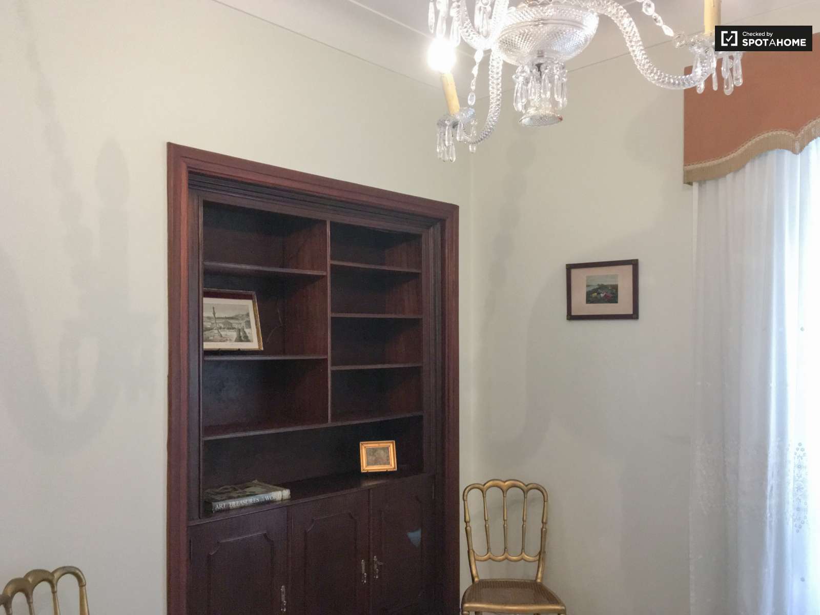 Spacious 3-bedroom apartment for rent in Areeiro