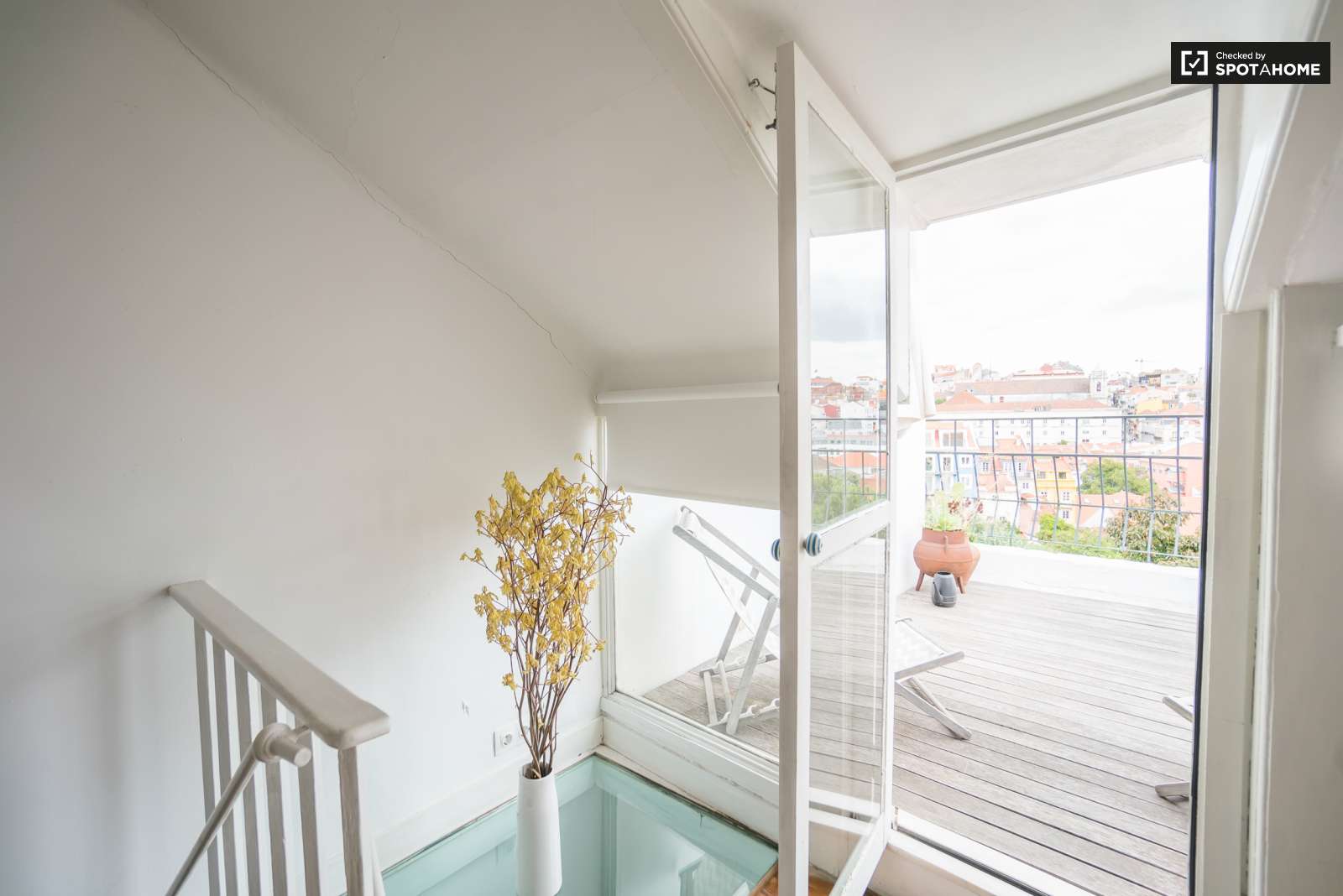 Beautiful 1-bedroom duplex apartment with terrace for rent in Santos