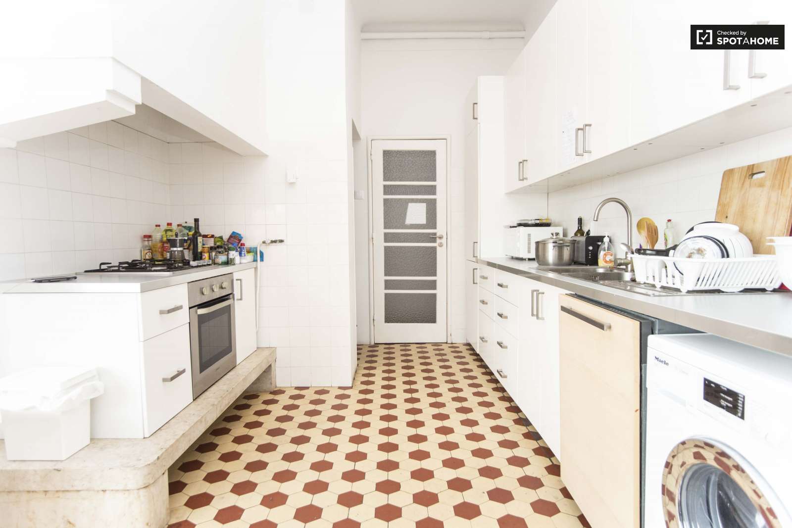 double room next LARANJEIRO METRO, ALMADA, LISBON