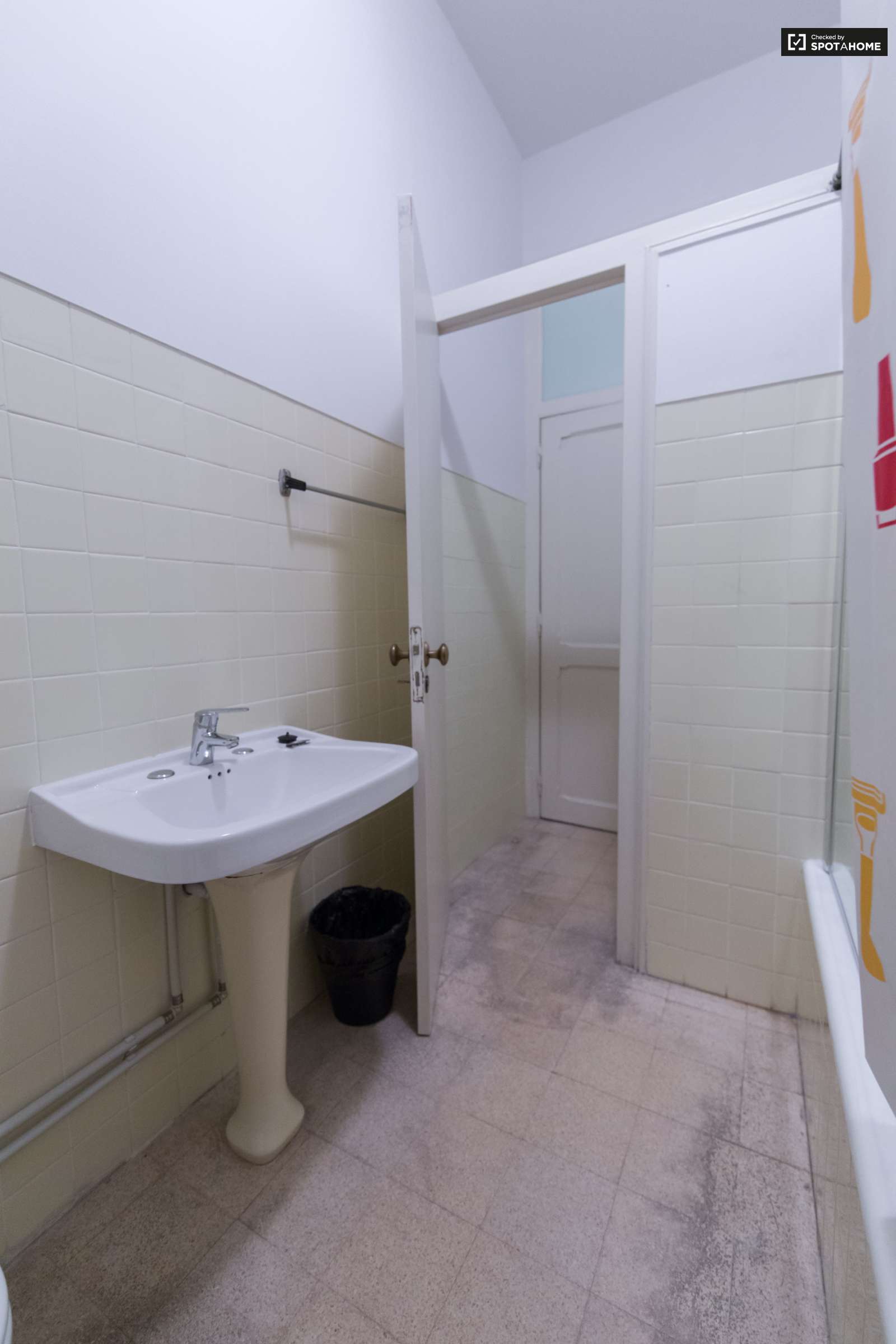 Cama individual en habitación de 4 personas